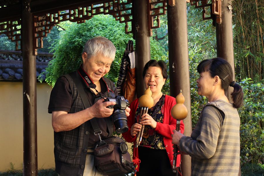 张伏珍摄 - 《各有所乐》.JPG