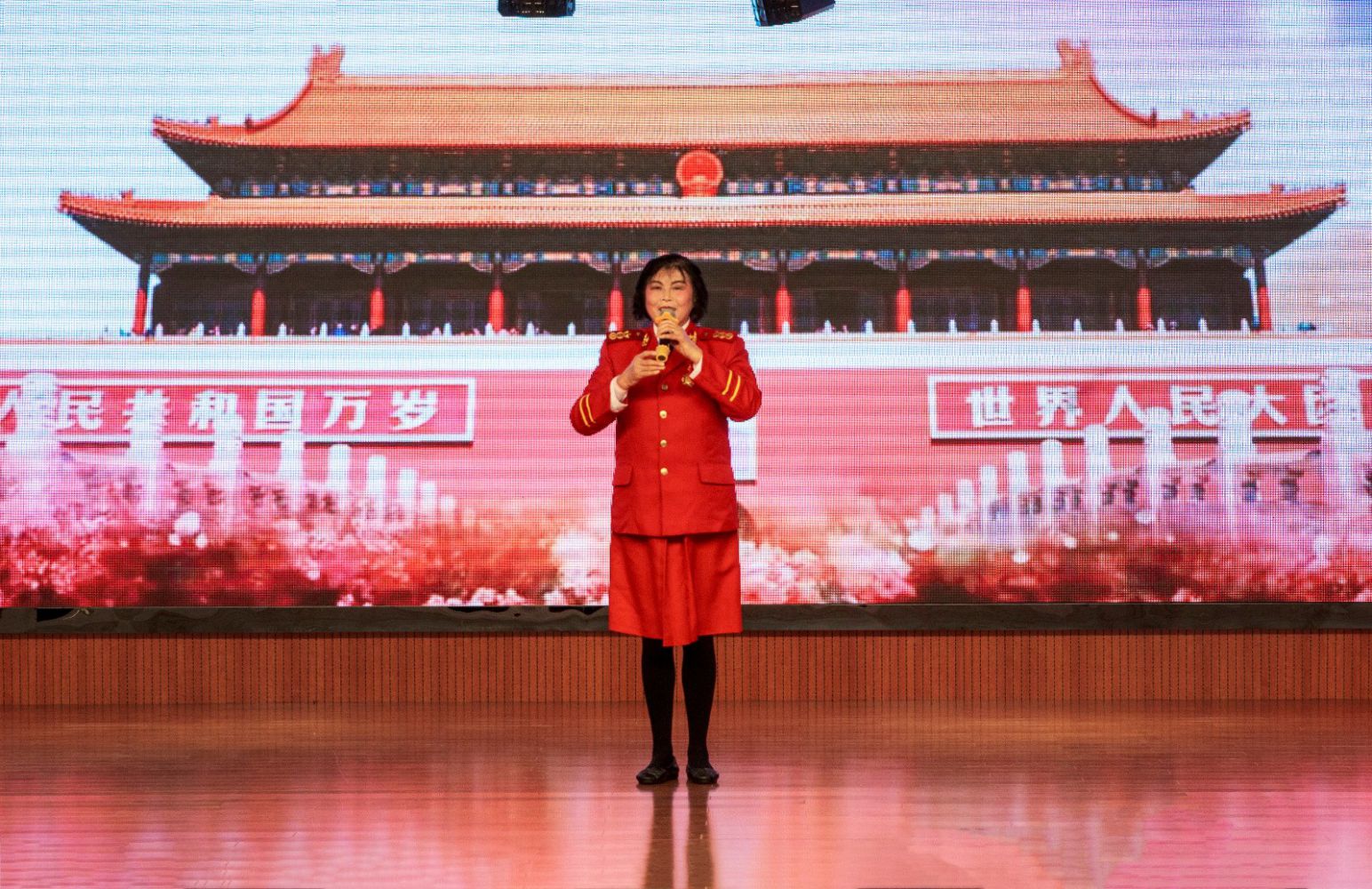 唱支山歌给党听.jpg 唱支山歌给党听.jpg