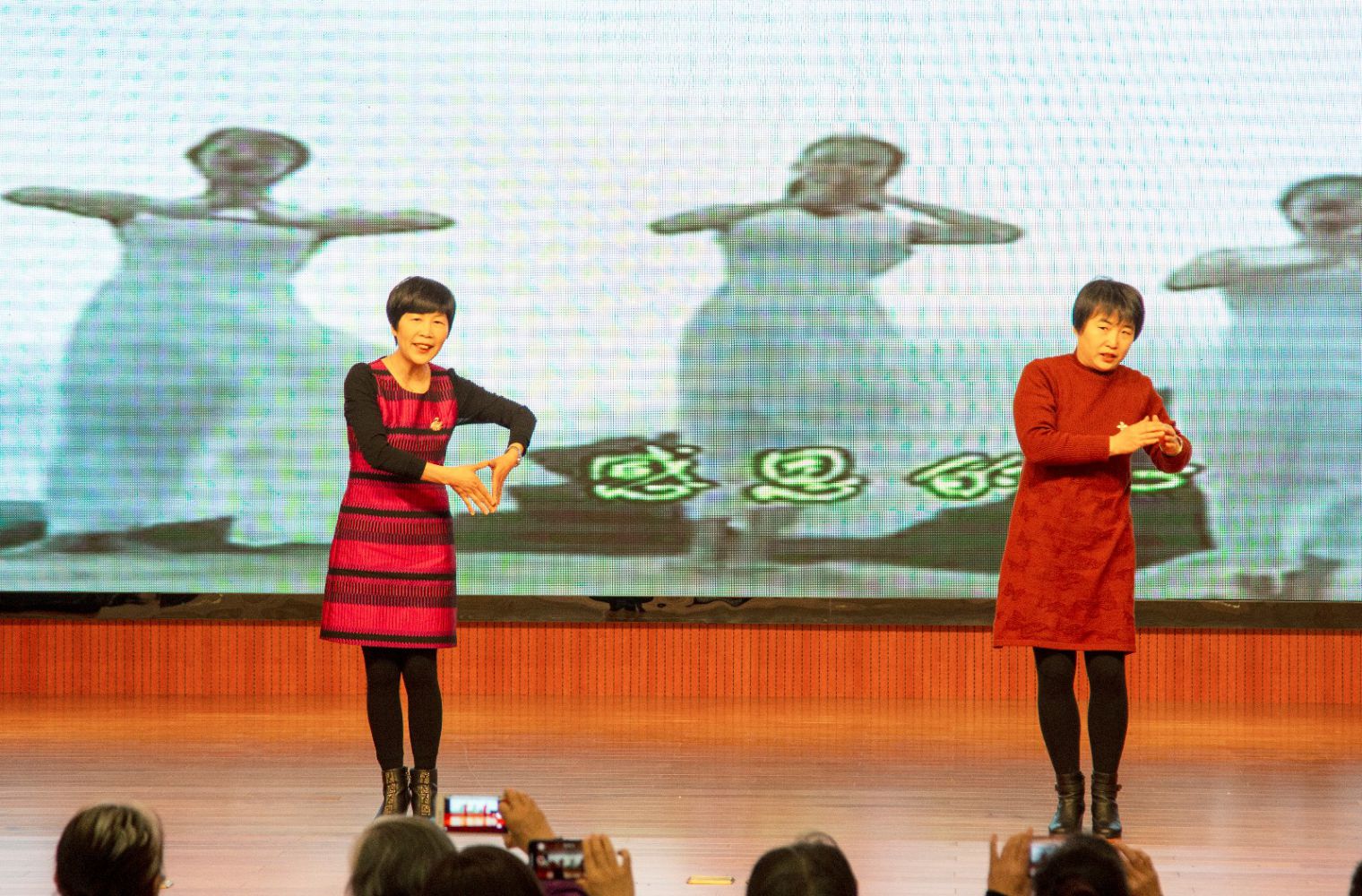 手语:感恩的心.jpg 手语:感恩的心.jpg