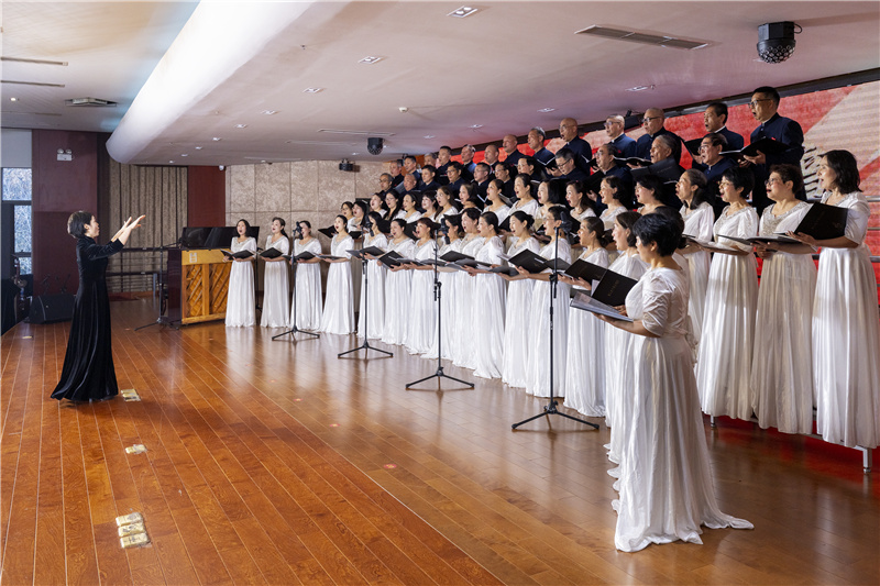 校合唱团《舟中晓望》.jpg