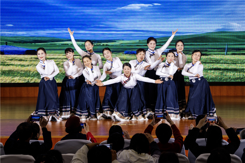 民族舞一班《翻身农奴把歌唱》.jpg