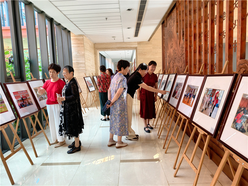 摄影展_副本.jpg 摄影展_副本.jpg